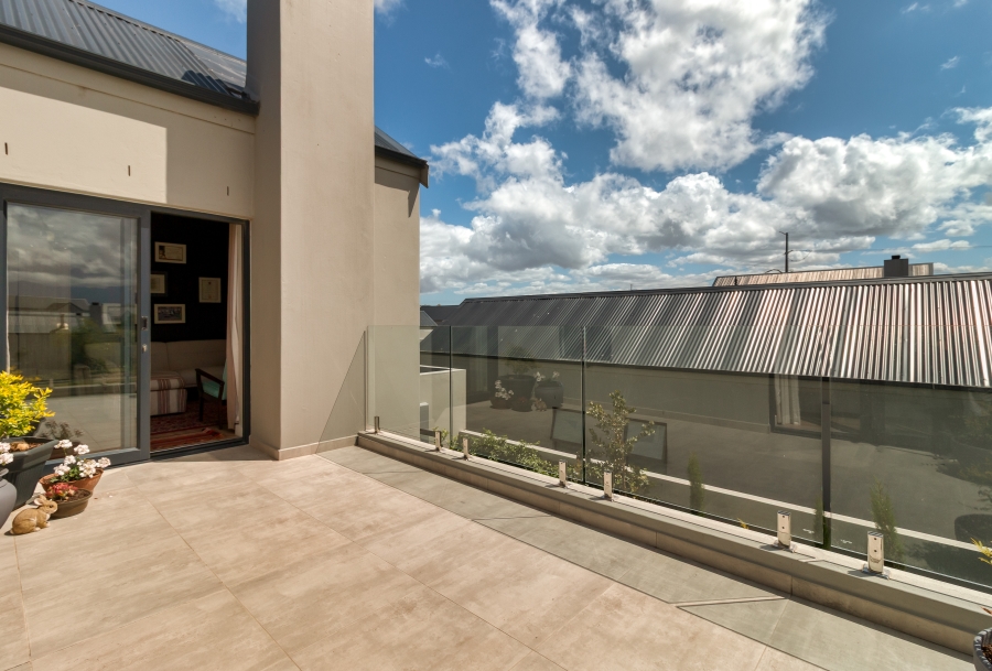 3 Bedroom Property for Sale in Aan de Wijnlanden Western Cape